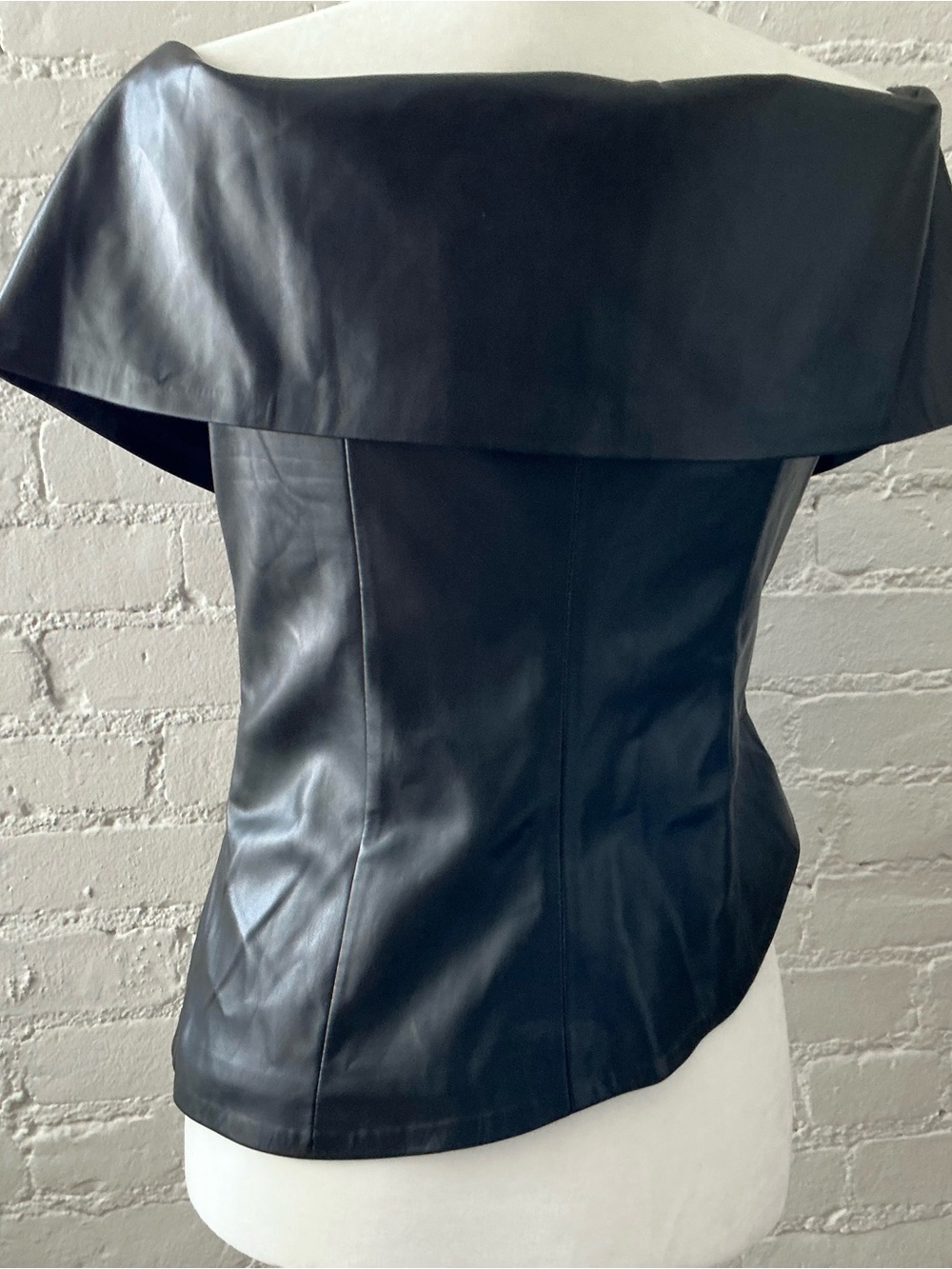 Mango Black Faux Leather Off Shoulder Top Size Large Ruched Side Party Glam NWT - Picture 11 of 15